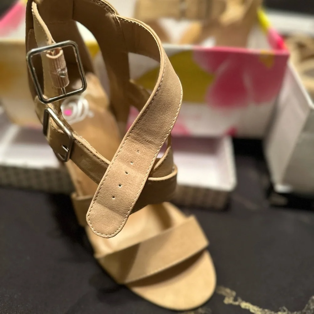 Natural block heels never worn - Picture 4 of 5